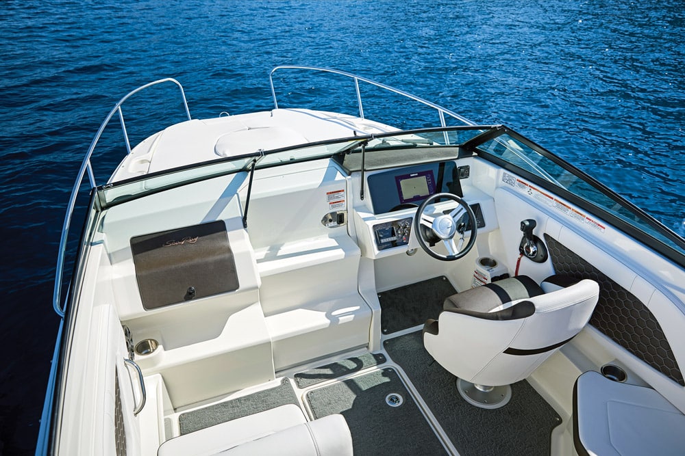 An entertainer’s cockpit. Note the steps to the foredeck sun pad